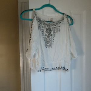 Open-sleeved Aztec top